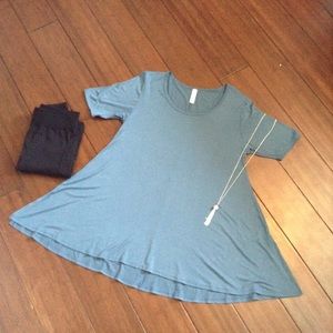 LuLaRoe Perfect T-Shirt!